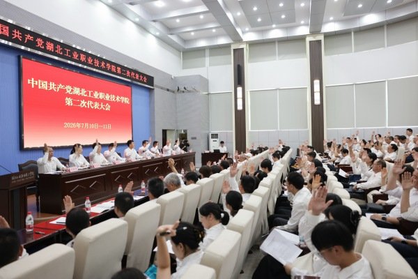 新闻网讯(文/徐梦涛 图/曾刚以饱满